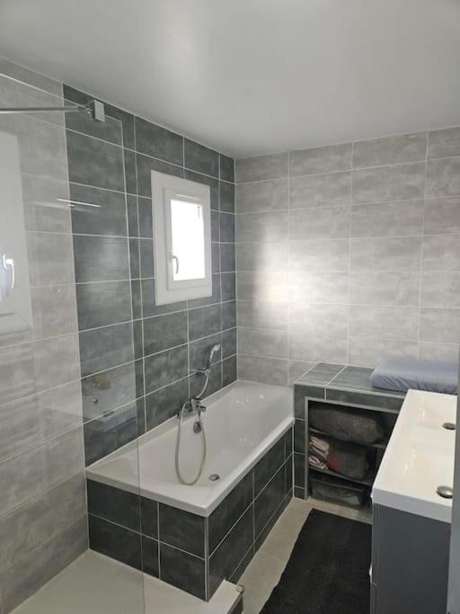 La Maison De Leonie Sur * Vias
